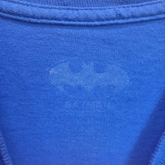 DC Comics Batman Shirt Size Medium Blue‎ Silhouette Mens Graphic Tee Dark Knight - Picture 4 of 7